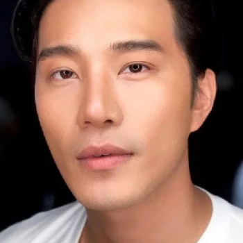 Thassapak Hsu