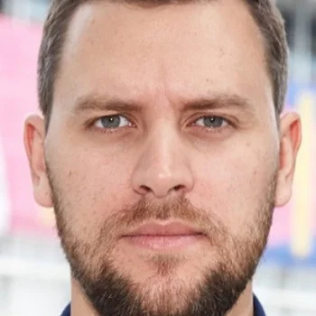 Александр Емельянов