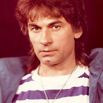 Александр Серов