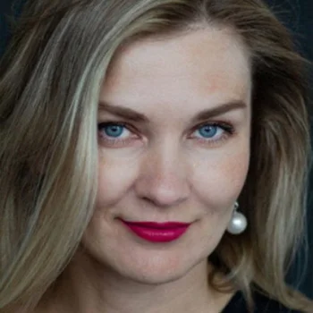 Анна Южакова