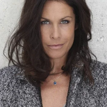 Astrid Veillon