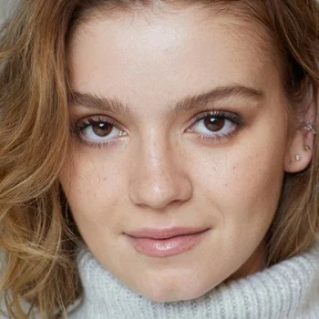 Bella DeLong