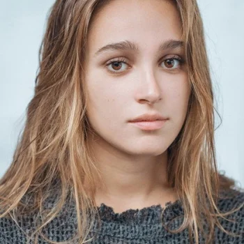 Capucine Valmary