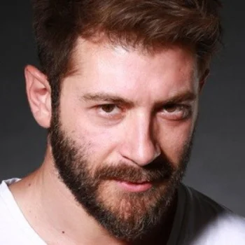 Cem Avnayim