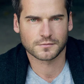 David de Lautour