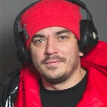 Денис Павлов