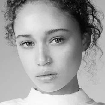 Элла-Рэй Смит