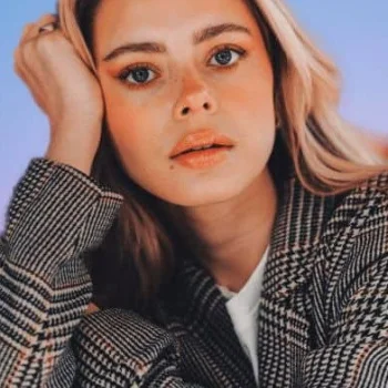 Elli Rhiannon Müller Osborne