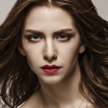 Ezgi Asaroğlu