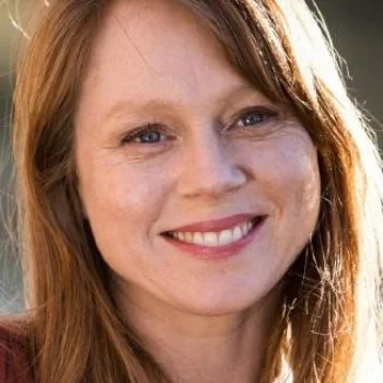 Hayley McElhinney