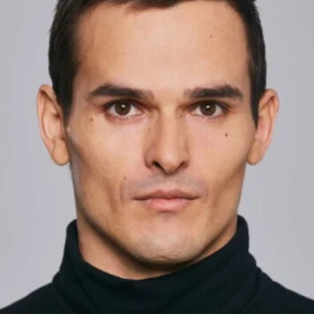 Илья Мирошников
