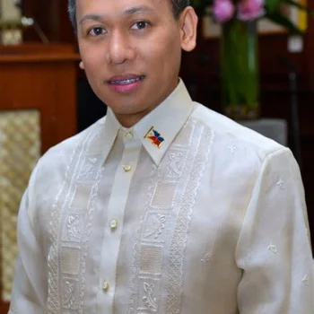 Jhett Tolentino