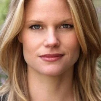 Joelle Carter