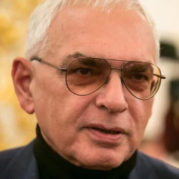 Карен Шахназаров