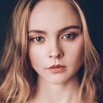 Ксения Отинова
