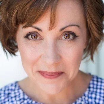 Laura Buckles