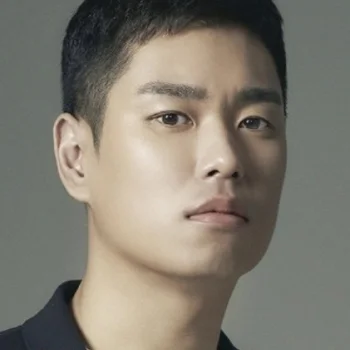 Lee Kyo-yeob