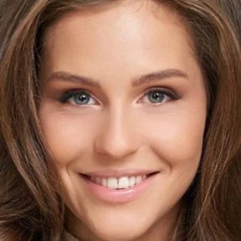 Леонела Мантурова