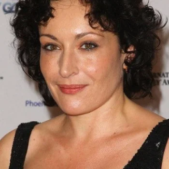 Lucy Cohu