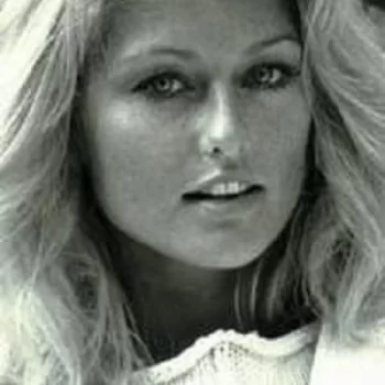 Mary Stavin