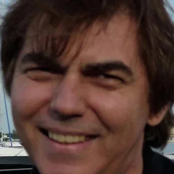 Олег Гусев
