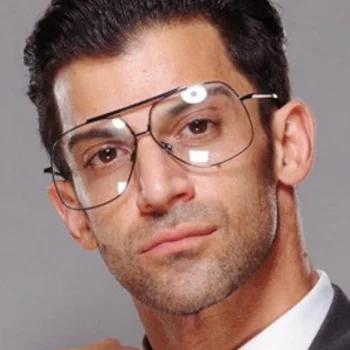 Robert Strauss