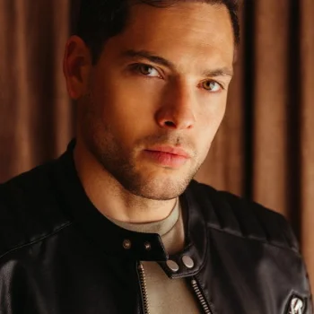 Román Reyes