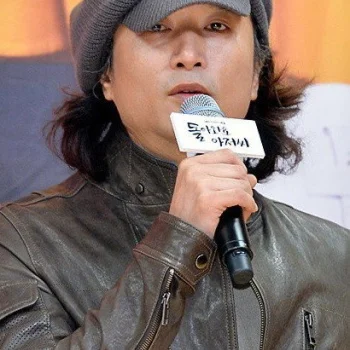 Shin Yoon-sub