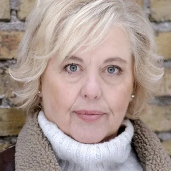 Suzanne Axell