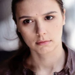 Aline Adam