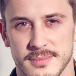 Elio González