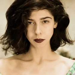 Julia de Castro