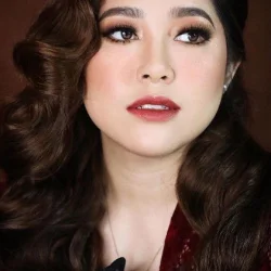 Moira dela Torre