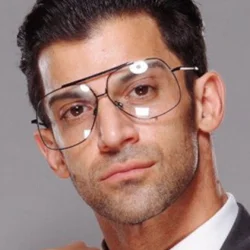 Robert Strauss