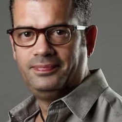 Roger Zayas-Bazán