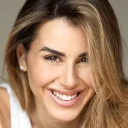 Valentina Cole