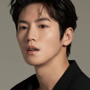 Yoo Hwan