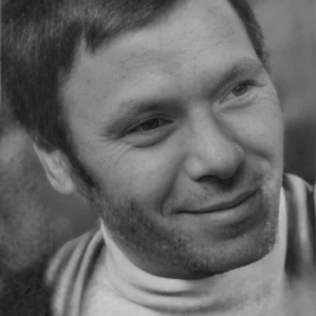 Юрий Серов